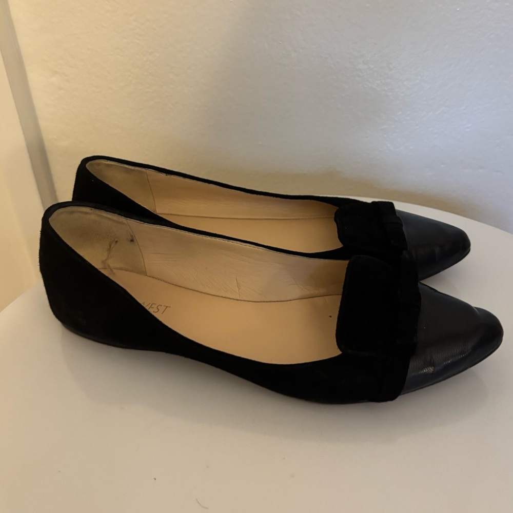 Nine West Saxaphone Pointed Toe Flat Black Leather and Suede with Bow, Size 6.5